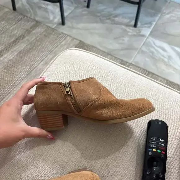 Michelle D Brown Suede Leather Ankle Boots with Stacked Heels, Size 8.5M - Picture 6 of 7